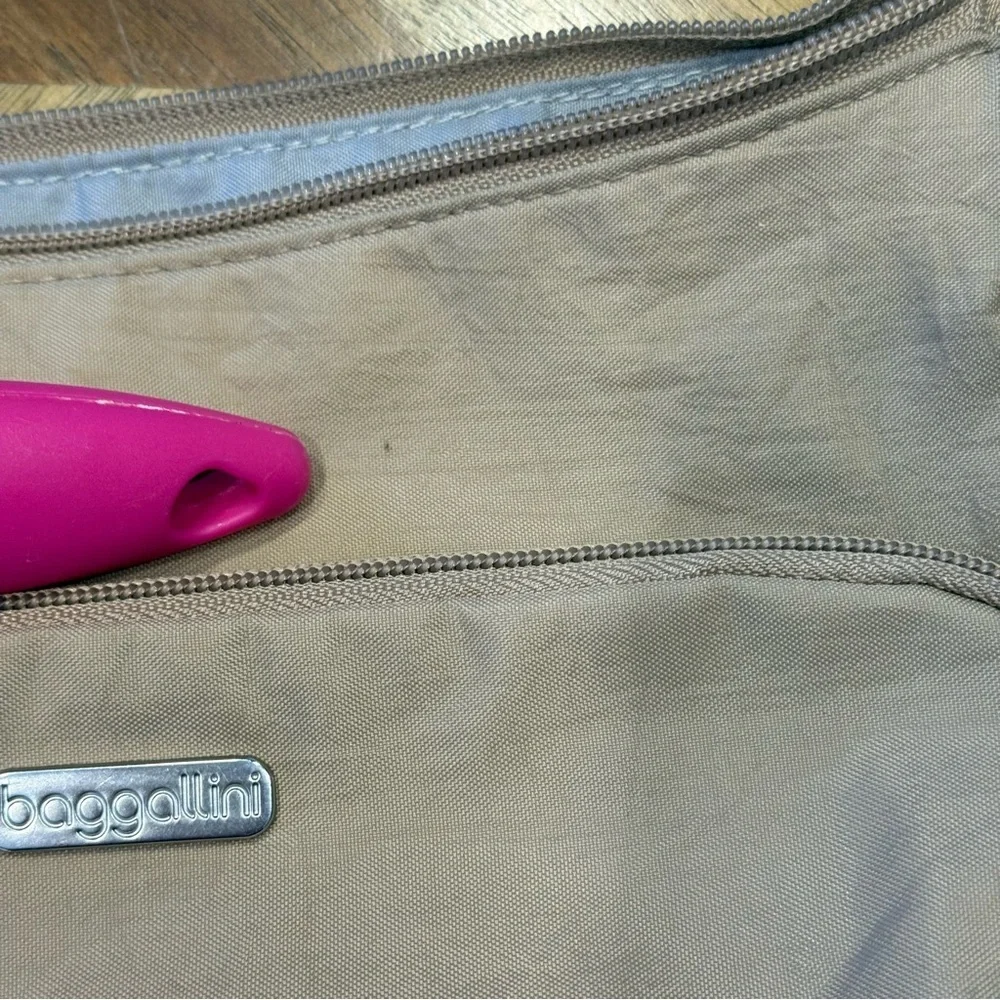 Baggallini beige crossbody backpack
